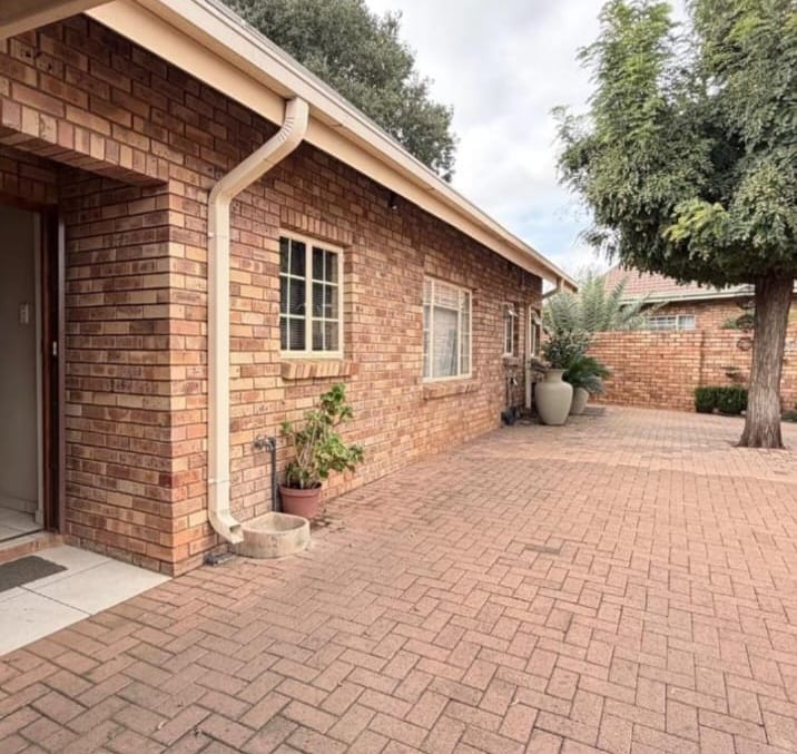 3 Bedroom Property for Sale in Rhodesdene Northern Cape